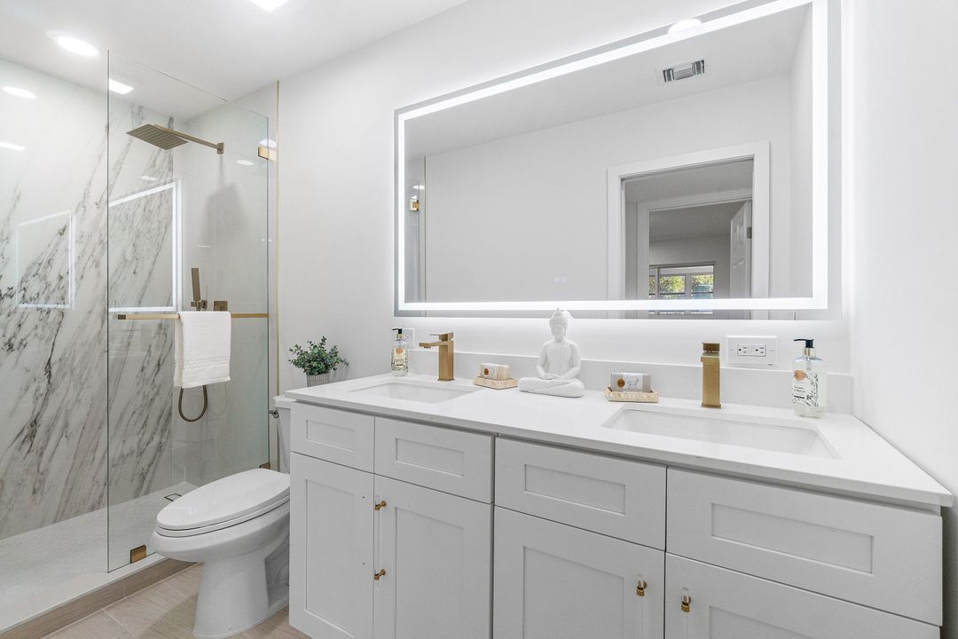 For Sale: $184,000 (2 beds, 2 baths, 883 Square Feet)