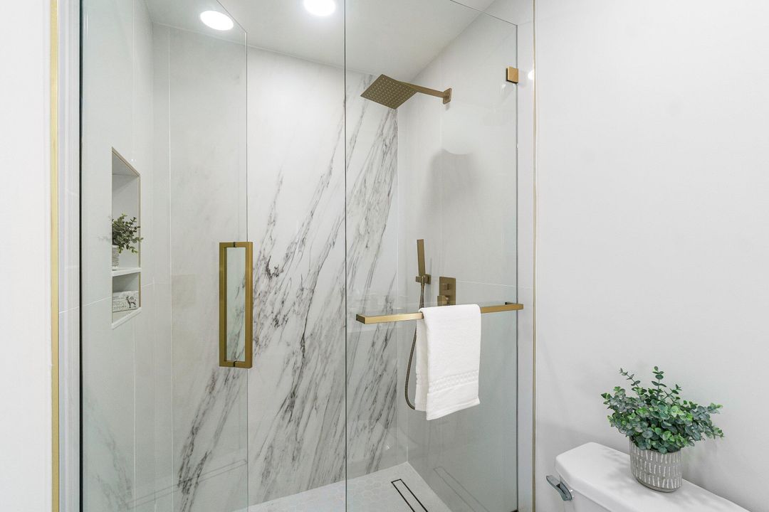 For Sale: $184,000 (2 beds, 2 baths, 883 Square Feet)