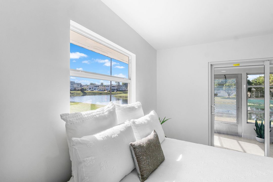 For Sale: $184,000 (2 beds, 2 baths, 883 Square Feet)