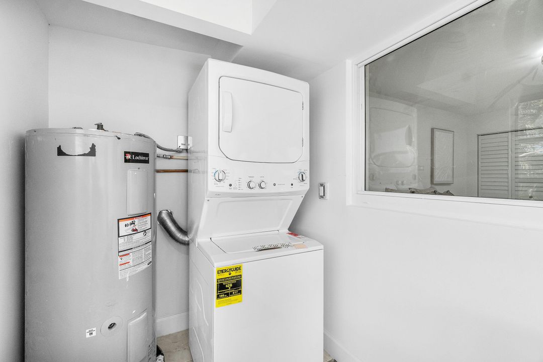 For Sale: $184,000 (2 beds, 2 baths, 883 Square Feet)