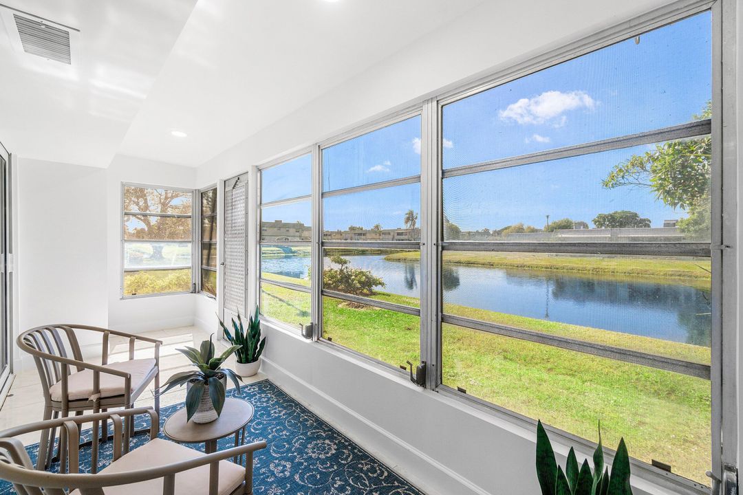 For Sale: $184,000 (2 beds, 2 baths, 883 Square Feet)