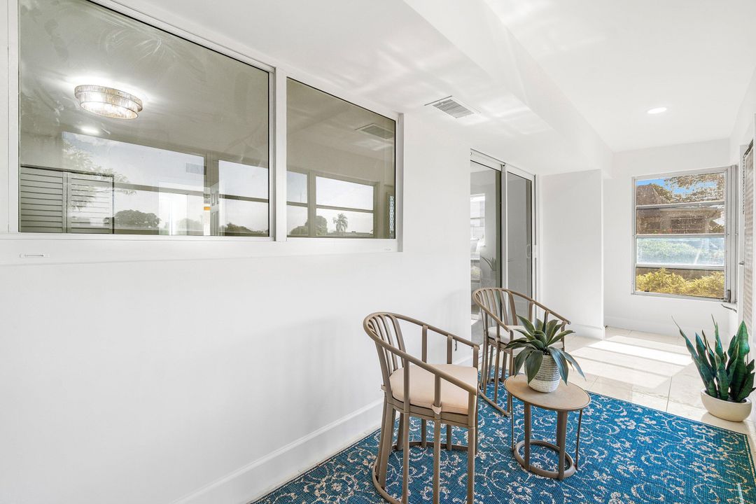 For Sale: $184,000 (2 beds, 2 baths, 883 Square Feet)