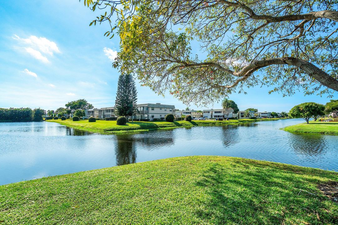 For Sale: $184,000 (2 beds, 2 baths, 883 Square Feet)