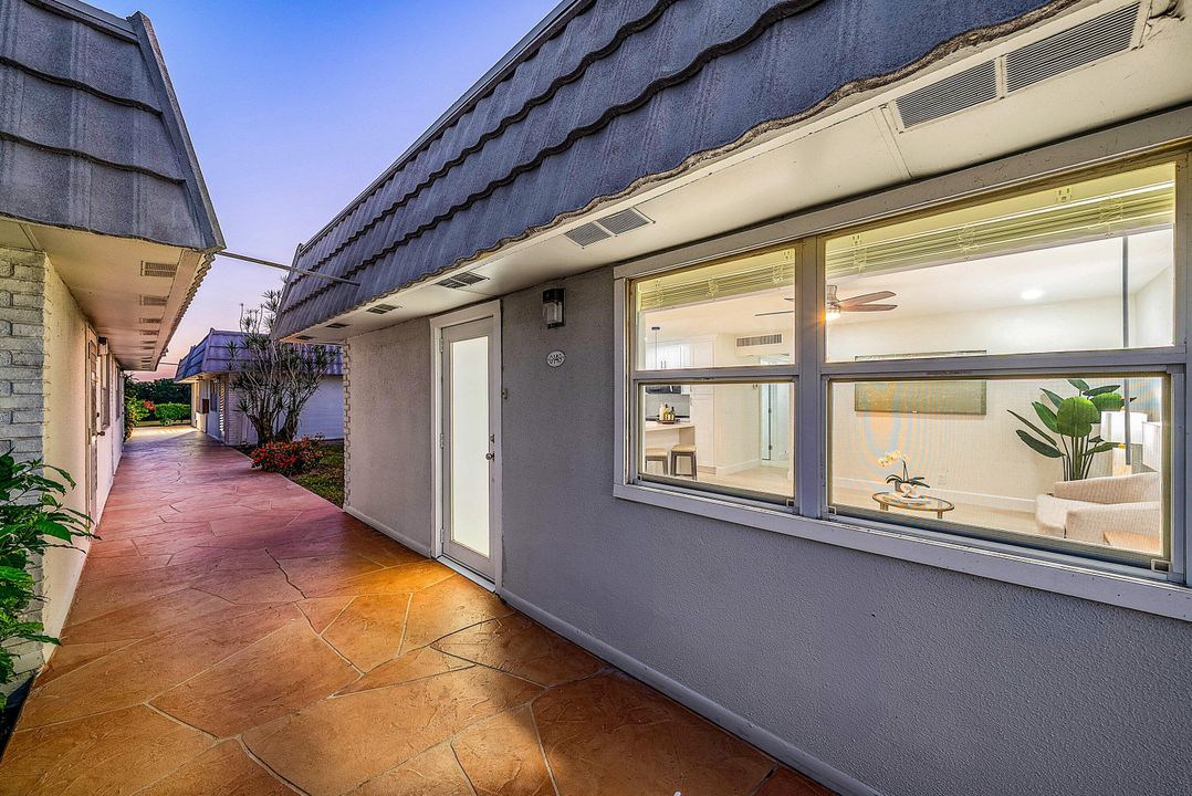 For Sale: $184,000 (2 beds, 2 baths, 883 Square Feet)