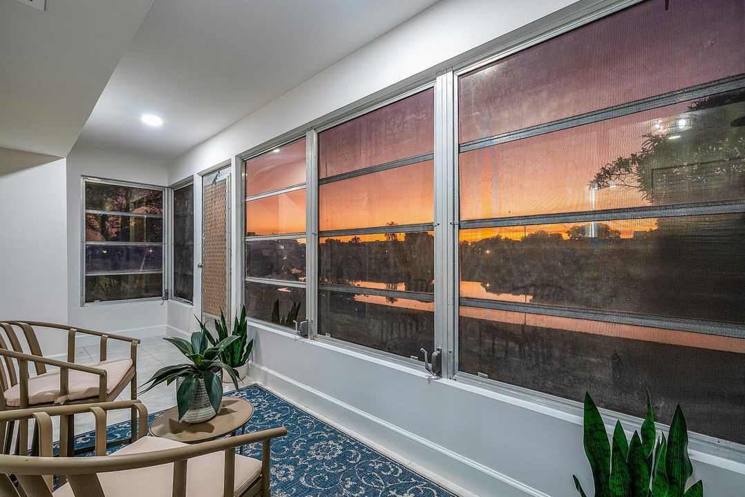 For Sale: $184,000 (2 beds, 2 baths, 883 Square Feet)