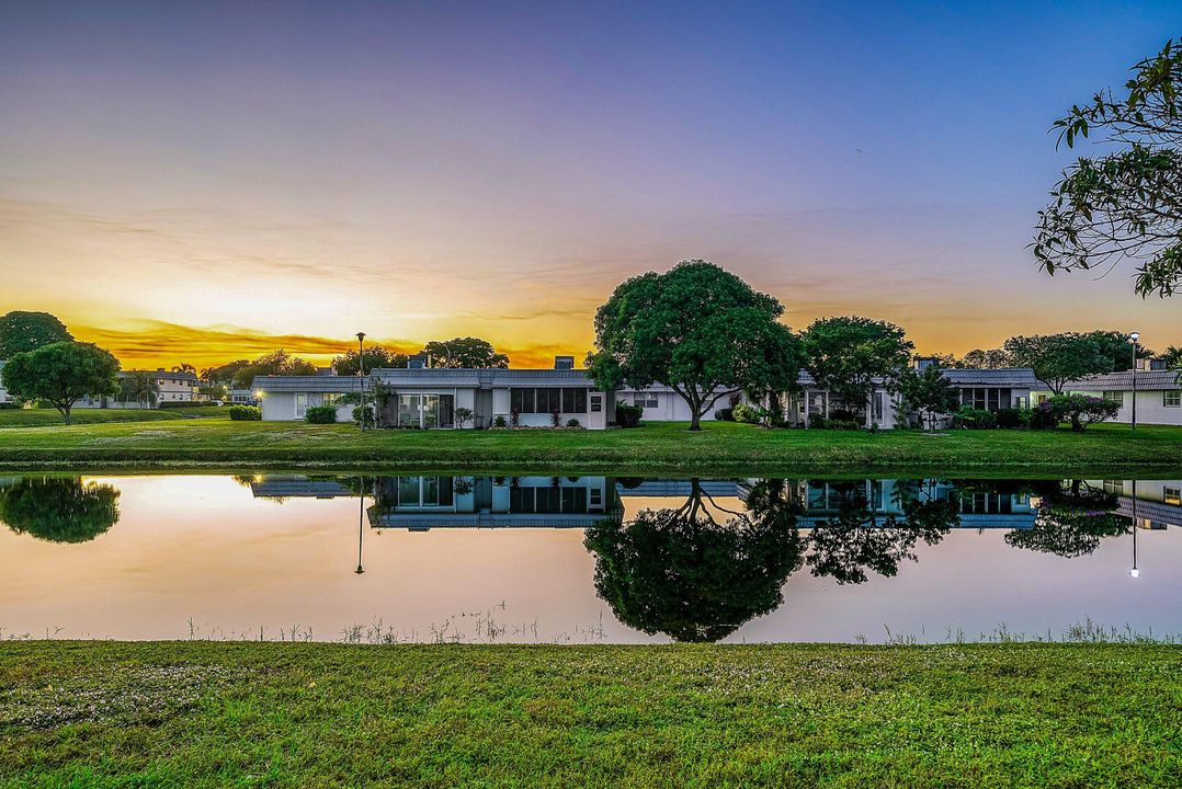 For Sale: $184,000 (2 beds, 2 baths, 883 Square Feet)