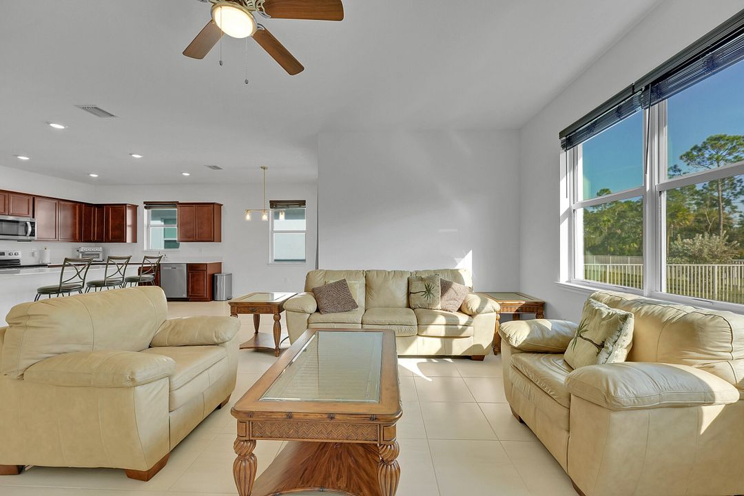 En Venta: $589,000 (4 camas, 2 baños, 1850 Pies cuadrados)