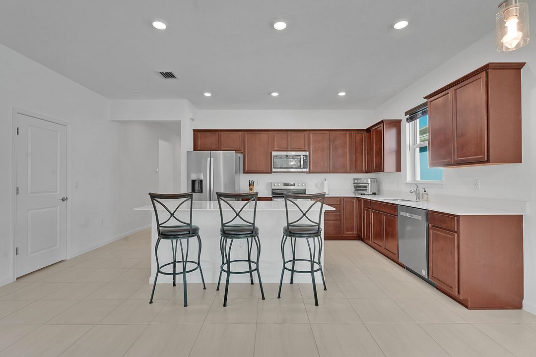 En Venta: $589,000 (4 camas, 2 baños, 1850 Pies cuadrados)