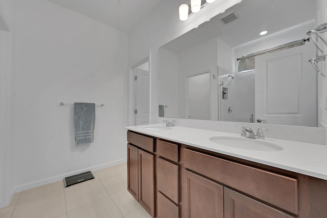 En Venta: $589,000 (4 camas, 2 baños, 1850 Pies cuadrados)