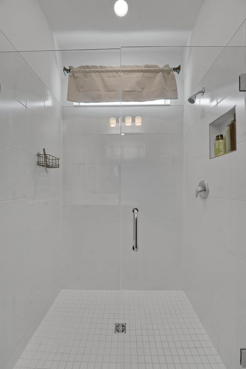 En Venta: $589,000 (4 camas, 2 baños, 1850 Pies cuadrados)