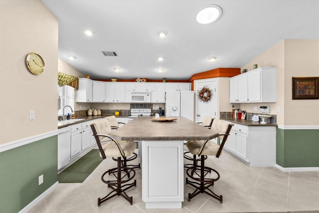 En Venta: $214,900 (2 camas, 2 baños, 1880 Pies cuadrados)