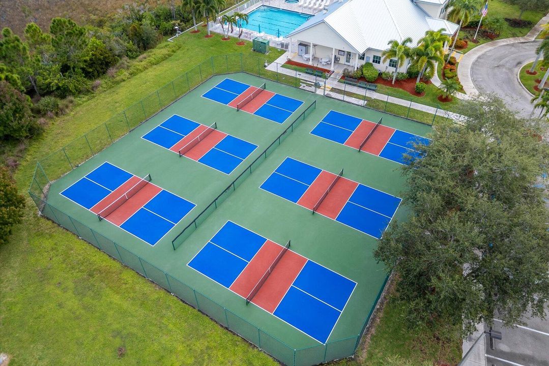 En Venta: $214,900 (2 camas, 2 baños, 1880 Pies cuadrados)