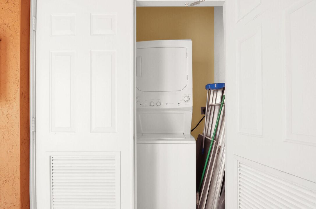 For Rent: $1,800 (2 beds, 2 baths, 1312 Square Feet)