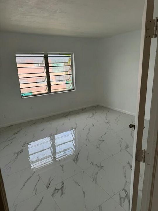 出租: $1,650 (16 贝兹, 16 浴室, 14513 平方英尺)