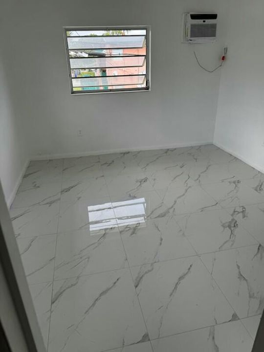 出租: $1,650 (16 贝兹, 16 浴室, 14513 平方英尺)