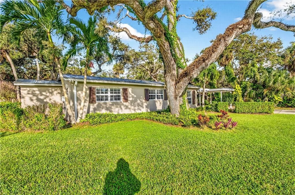 For Sale: $875,000 (3 beds, 2 baths, 1882 Square Feet)