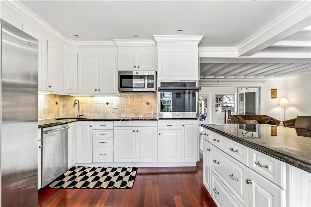 For Sale: $875,000 (3 beds, 2 baths, 1882 Square Feet)