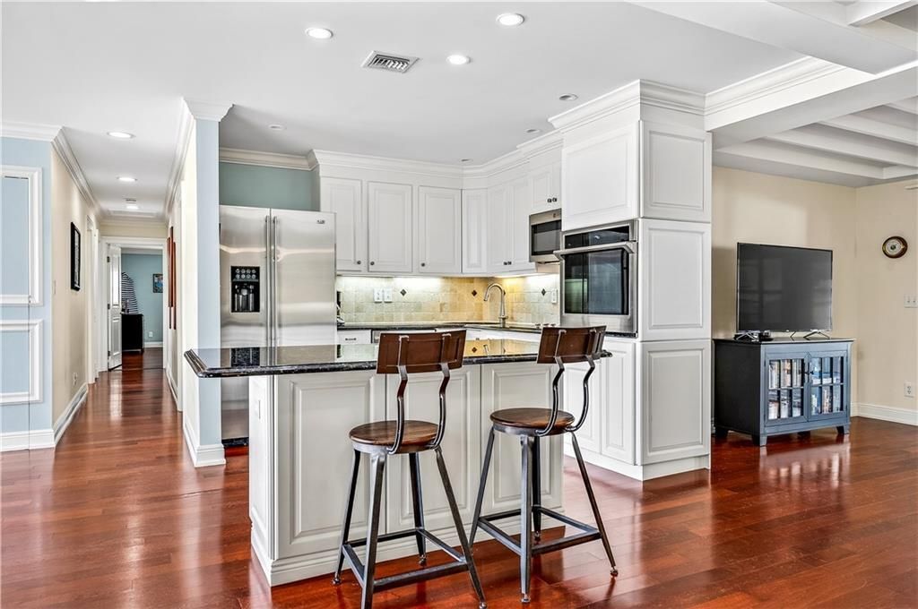 For Sale: $875,000 (3 beds, 2 baths, 1882 Square Feet)