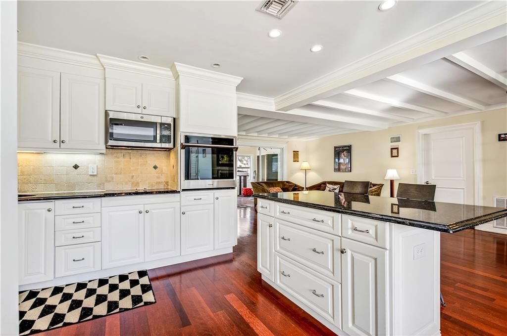 For Sale: $875,000 (3 beds, 2 baths, 1882 Square Feet)