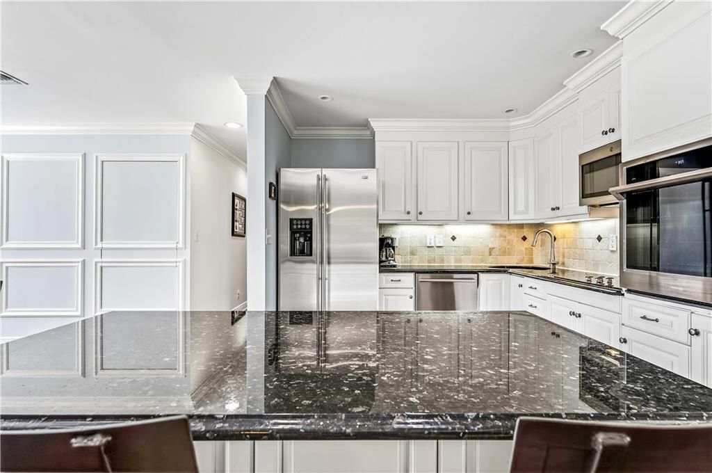 For Sale: $875,000 (3 beds, 2 baths, 1882 Square Feet)