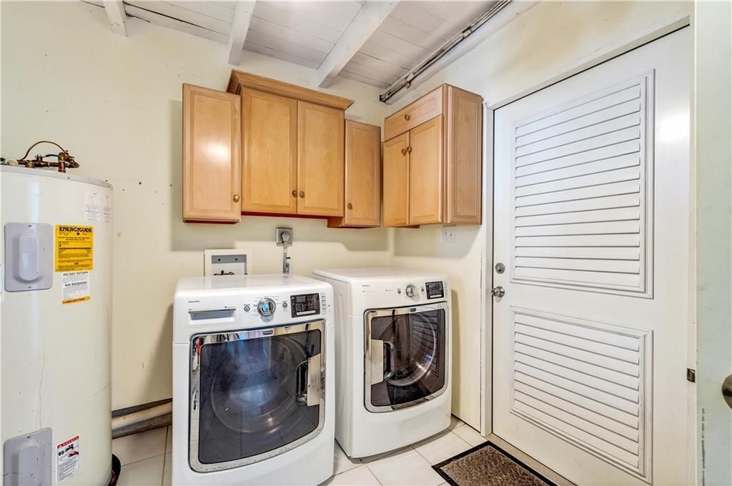 For Sale: $875,000 (3 beds, 2 baths, 1882 Square Feet)