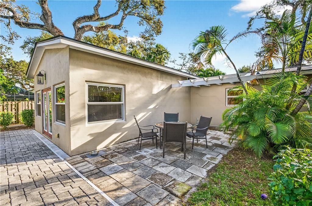 For Sale: $875,000 (3 beds, 2 baths, 1882 Square Feet)