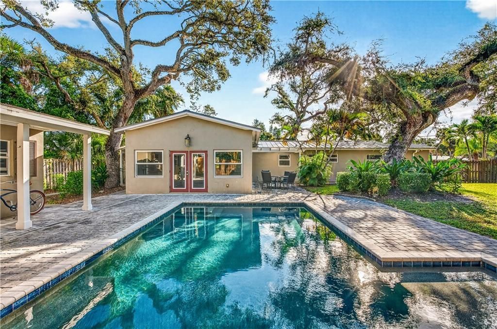 For Sale: $875,000 (3 beds, 2 baths, 1882 Square Feet)