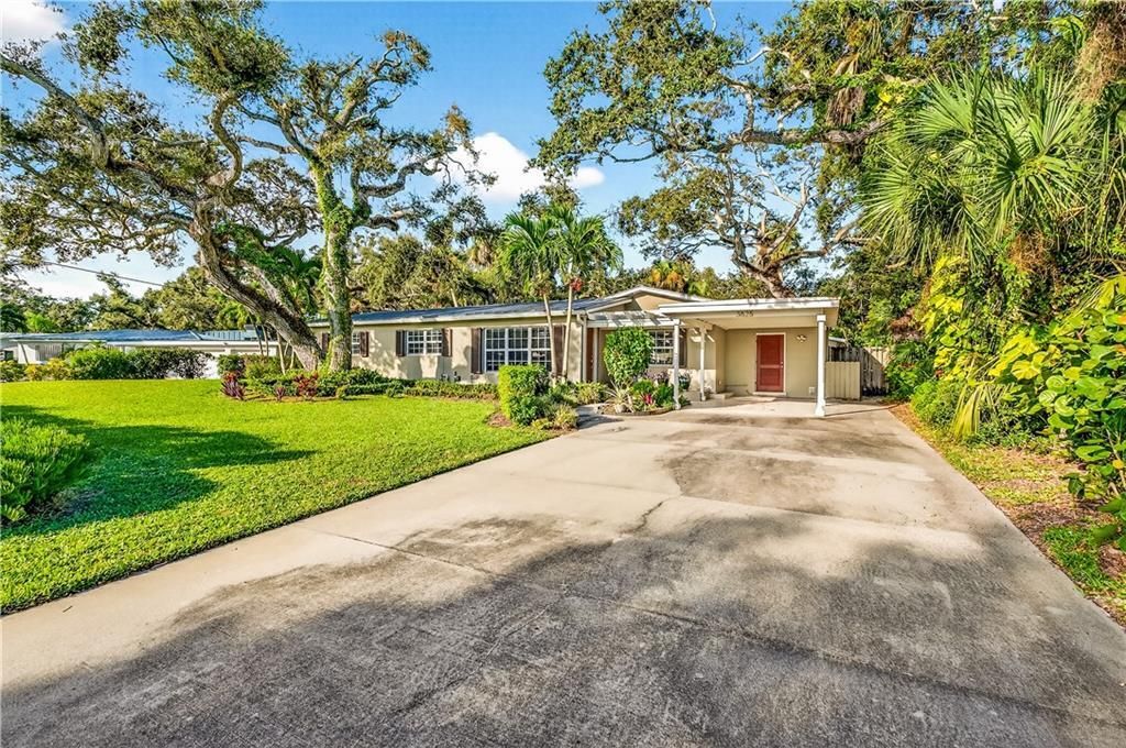 For Sale: $875,000 (3 beds, 2 baths, 1882 Square Feet)