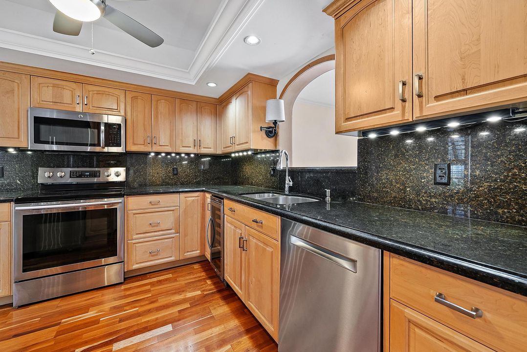 For Rent: $3,000 (2 beds, 2 baths, 1368 Square Feet)