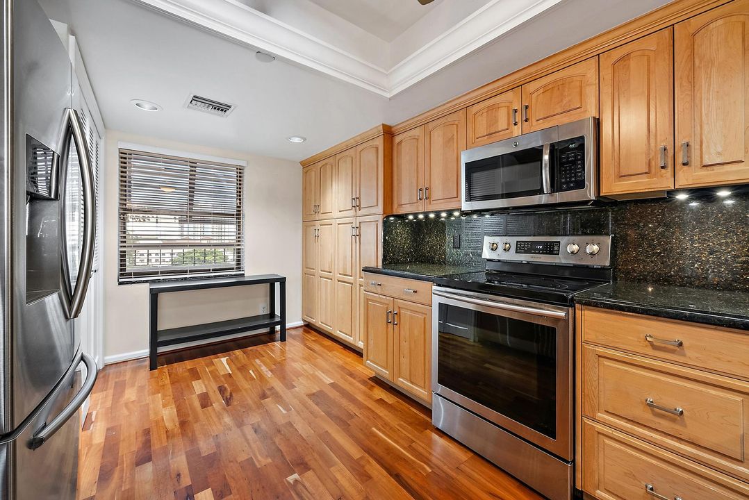 For Rent: $3,000 (2 beds, 2 baths, 1368 Square Feet)