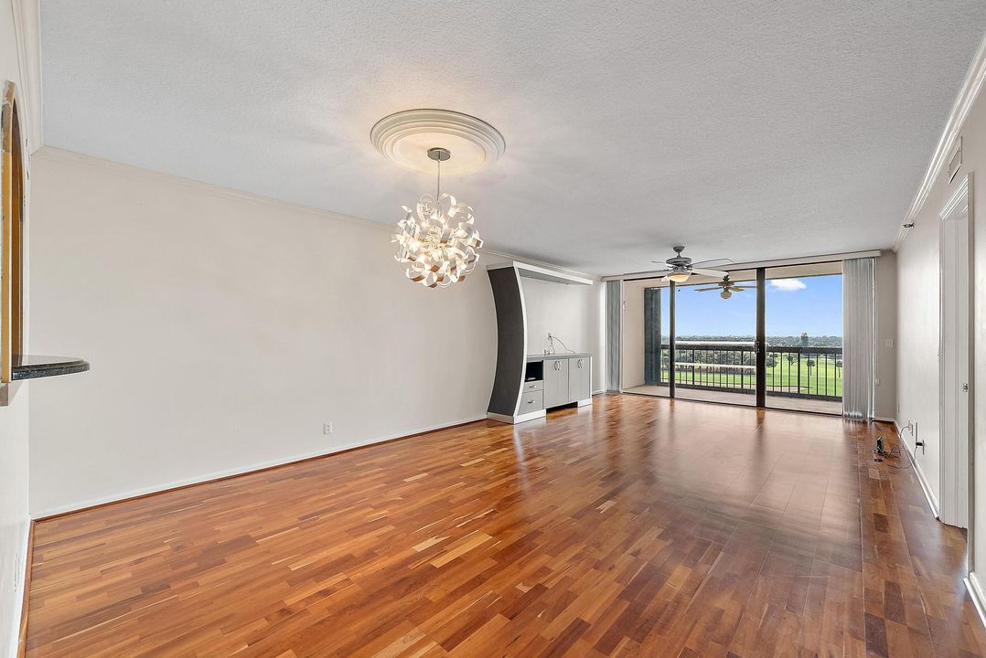 For Rent: $3,000 (2 beds, 2 baths, 1368 Square Feet)