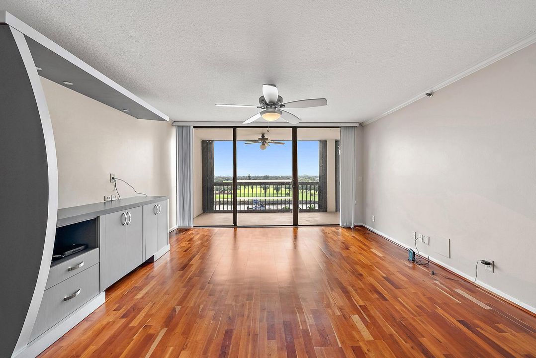 For Rent: $3,000 (2 beds, 2 baths, 1368 Square Feet)