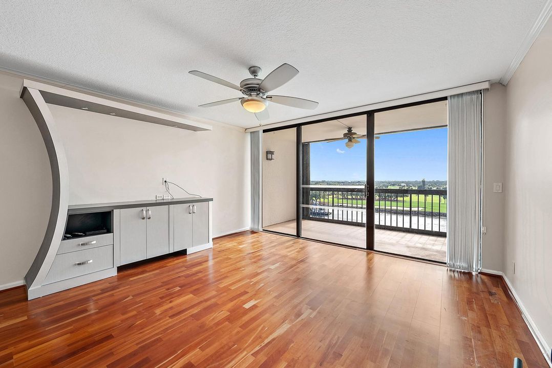 For Rent: $3,000 (2 beds, 2 baths, 1368 Square Feet)