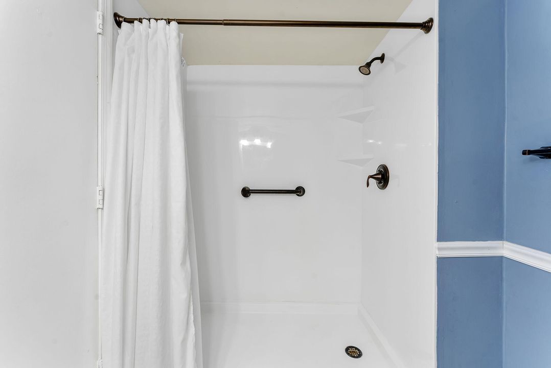 待售: $119,900 (1 贝兹, 2 浴室, 925 平方英尺)