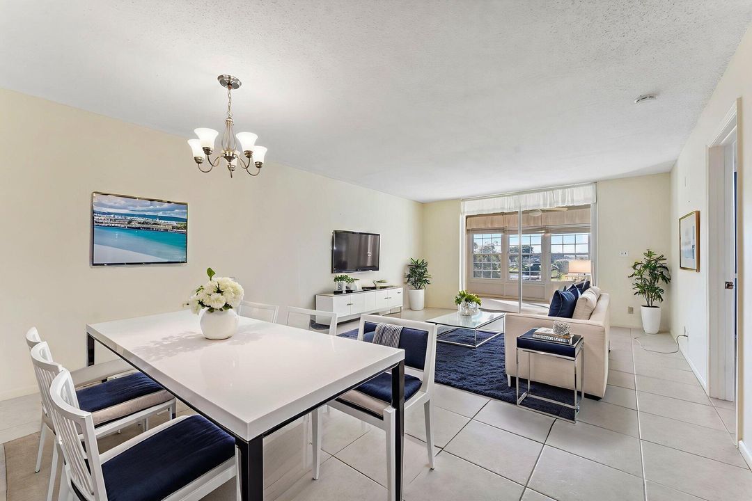 待售: $119,900 (1 贝兹, 2 浴室, 925 平方英尺)