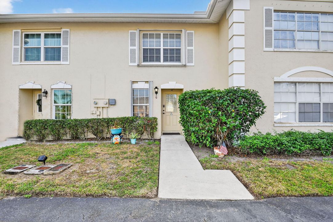 待售: $329,000 (2 贝兹, 2 浴室, 1195 平方英尺)