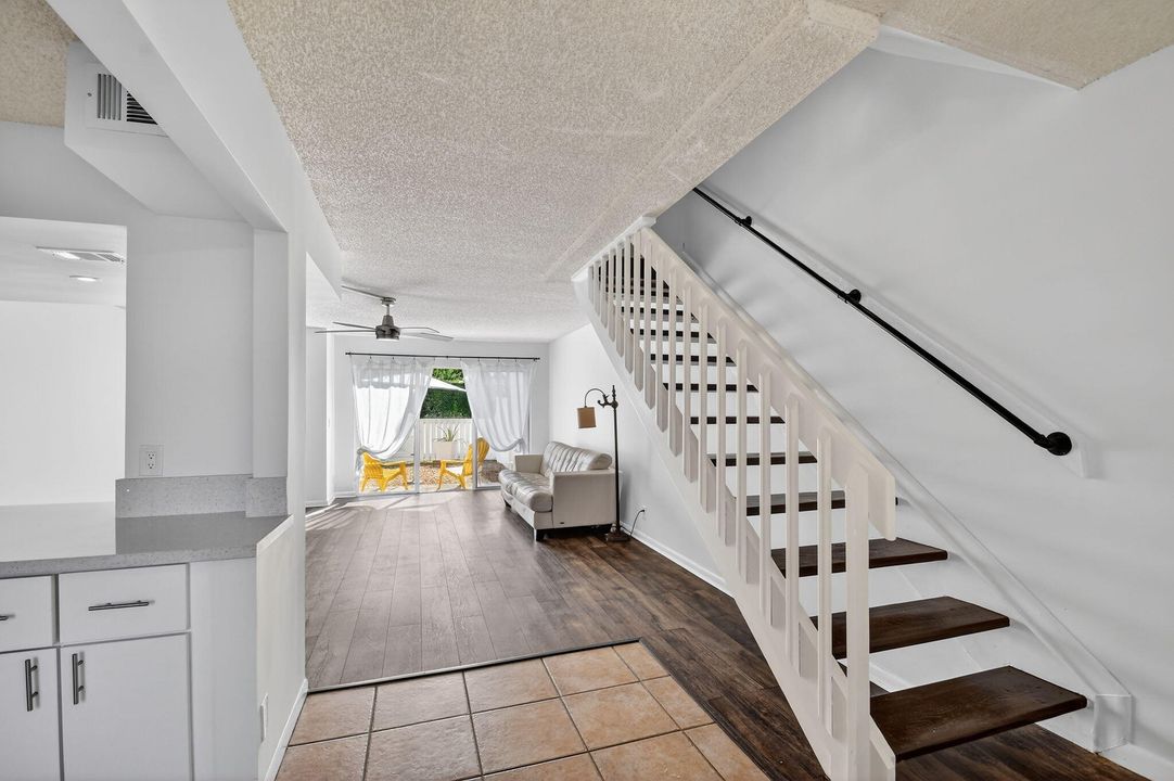 待售: $329,000 (2 贝兹, 2 浴室, 1195 平方英尺)