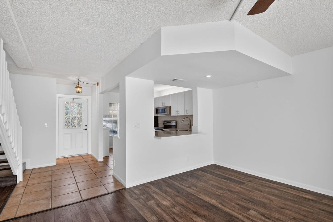 待售: $329,000 (2 贝兹, 2 浴室, 1195 平方英尺)