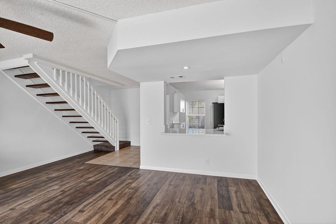 待售: $329,000 (2 贝兹, 2 浴室, 1195 平方英尺)