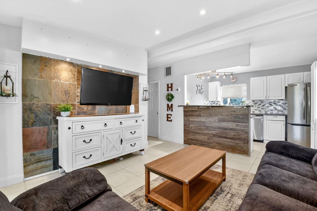 En Venta: $266,000 (2 camas, 1 baños, 714 Pies cuadrados)