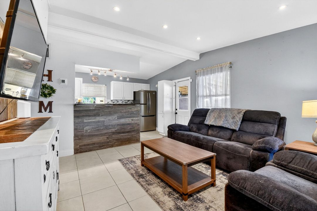 En Venta: $266,000 (2 camas, 1 baños, 714 Pies cuadrados)