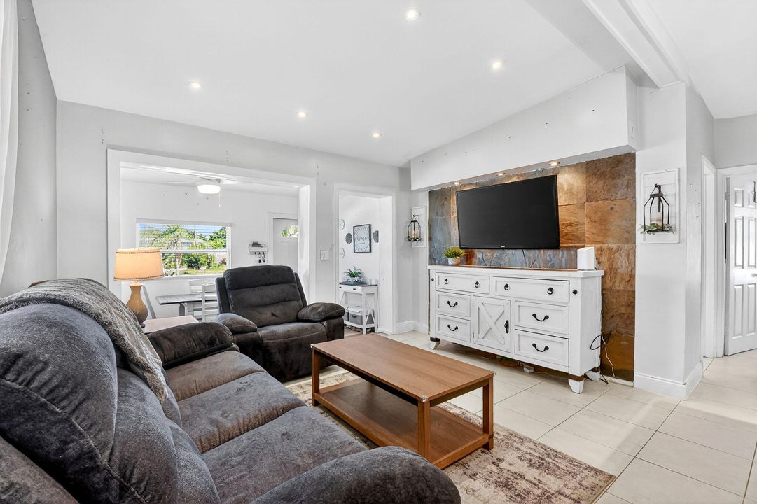 En Venta: $266,000 (2 camas, 1 baños, 714 Pies cuadrados)