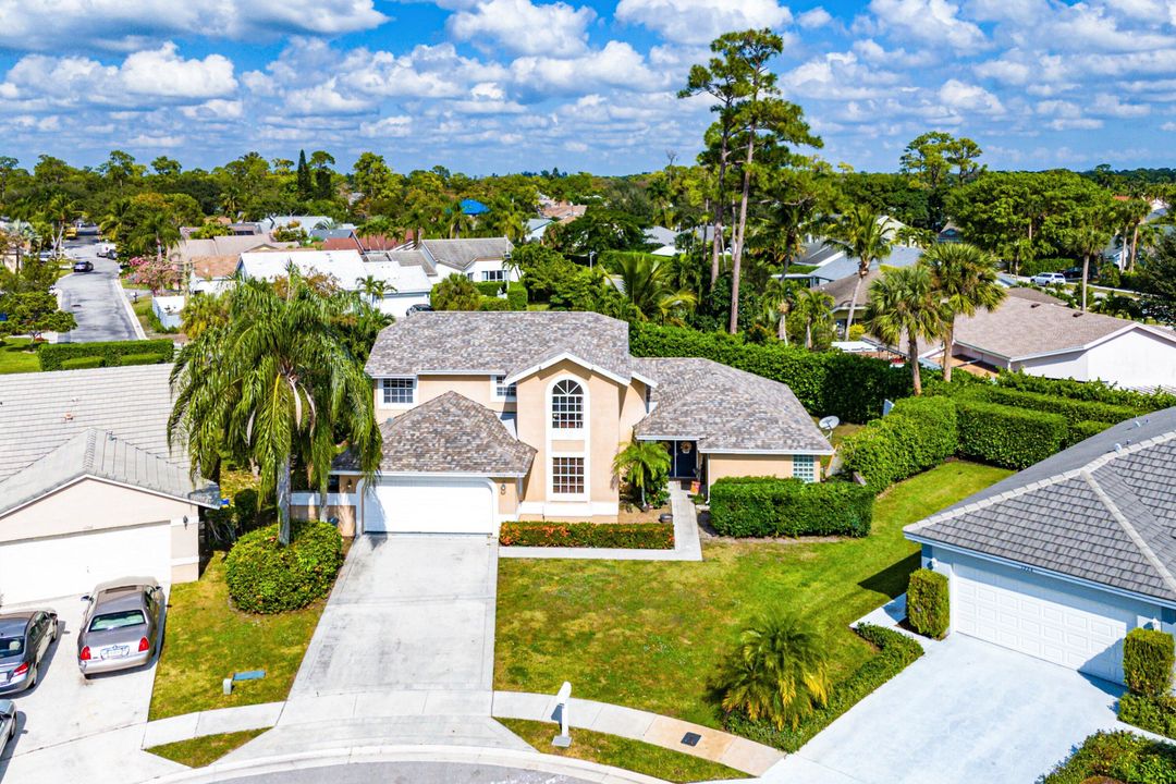 For Sale: $689,000 (4 beds, 3 baths, 2410 Square Feet)