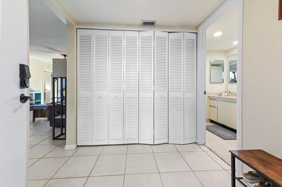 En Venta: $329,900 (2 camas, 2 baños, 1102 Pies cuadrados)