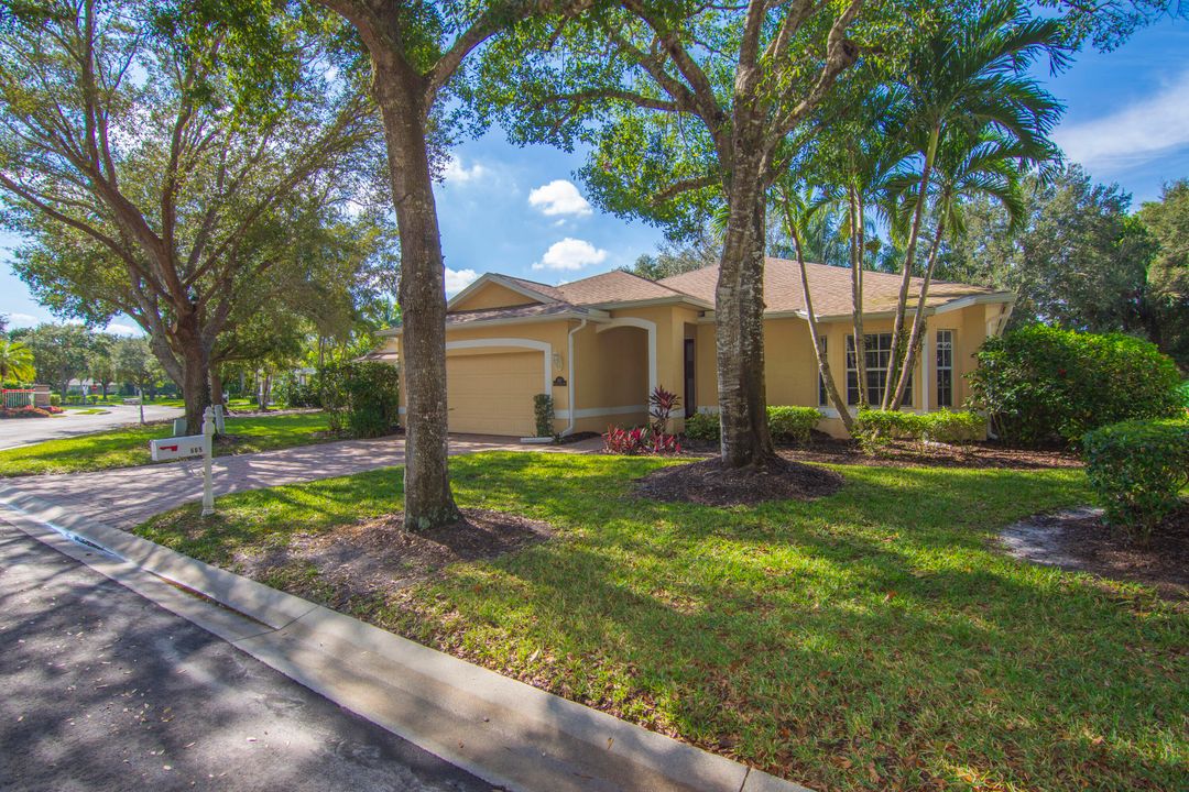 For Sale: $415,000 (3 beds, 2 baths, 1892 Square Feet)