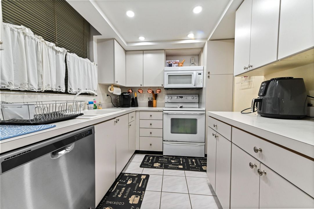 En Venta: $329,900 (2 camas, 2 baños, 1102 Pies cuadrados)