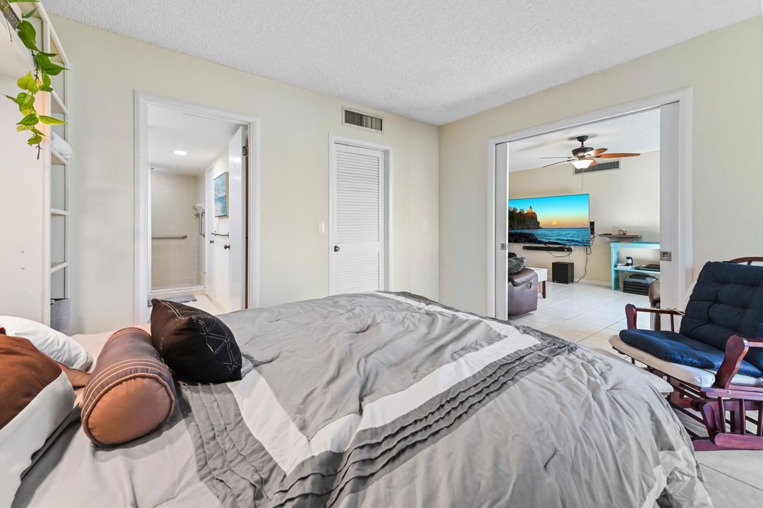 En Venta: $329,900 (2 camas, 2 baños, 1102 Pies cuadrados)