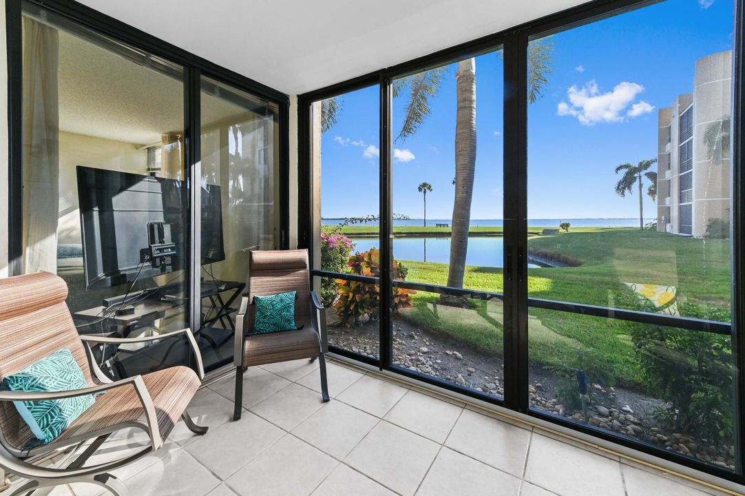 En Venta: $329,900 (2 camas, 2 baños, 1102 Pies cuadrados)