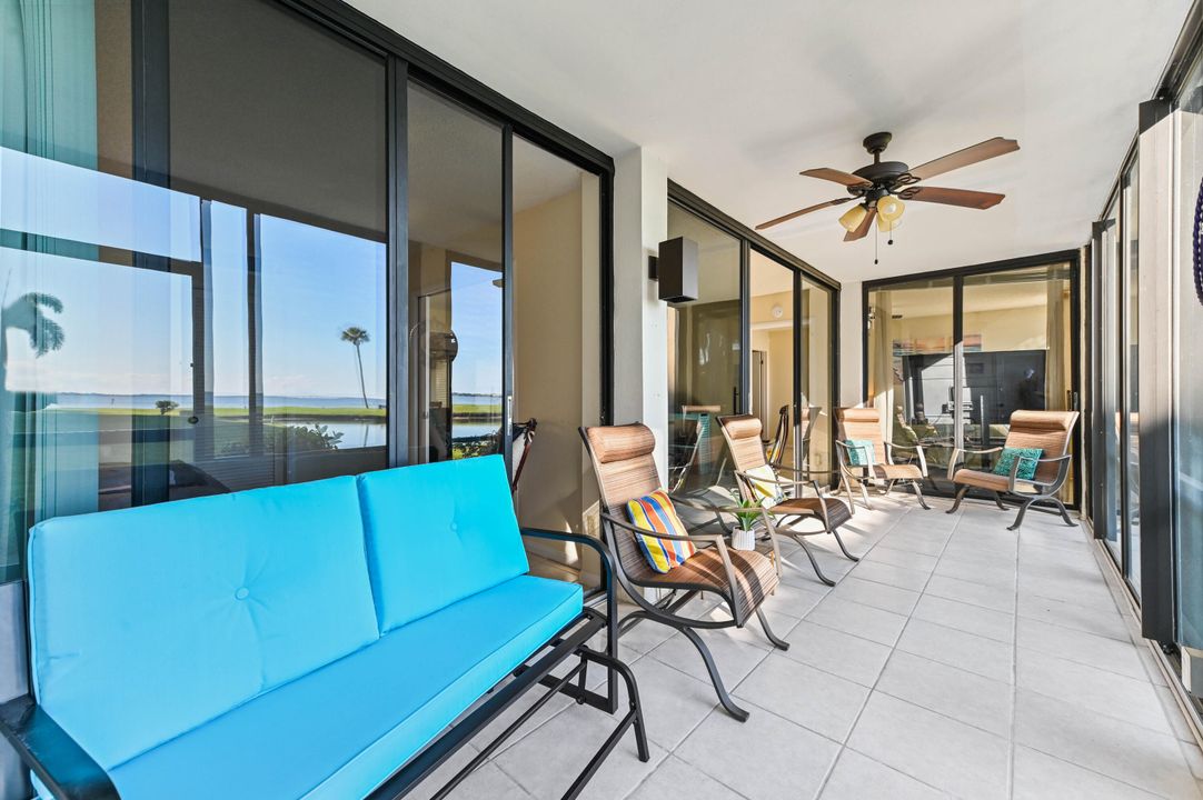 En Venta: $329,900 (2 camas, 2 baños, 1102 Pies cuadrados)