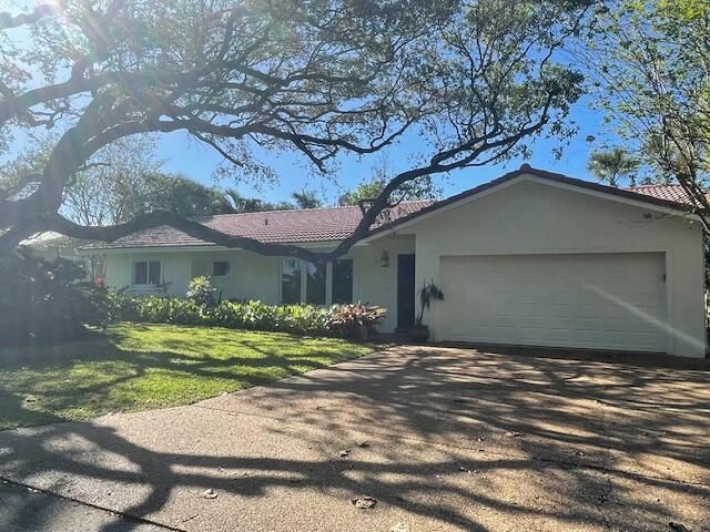 合同活跃: $5,750 (3 贝兹, 2 浴室, 2085 平方英尺)